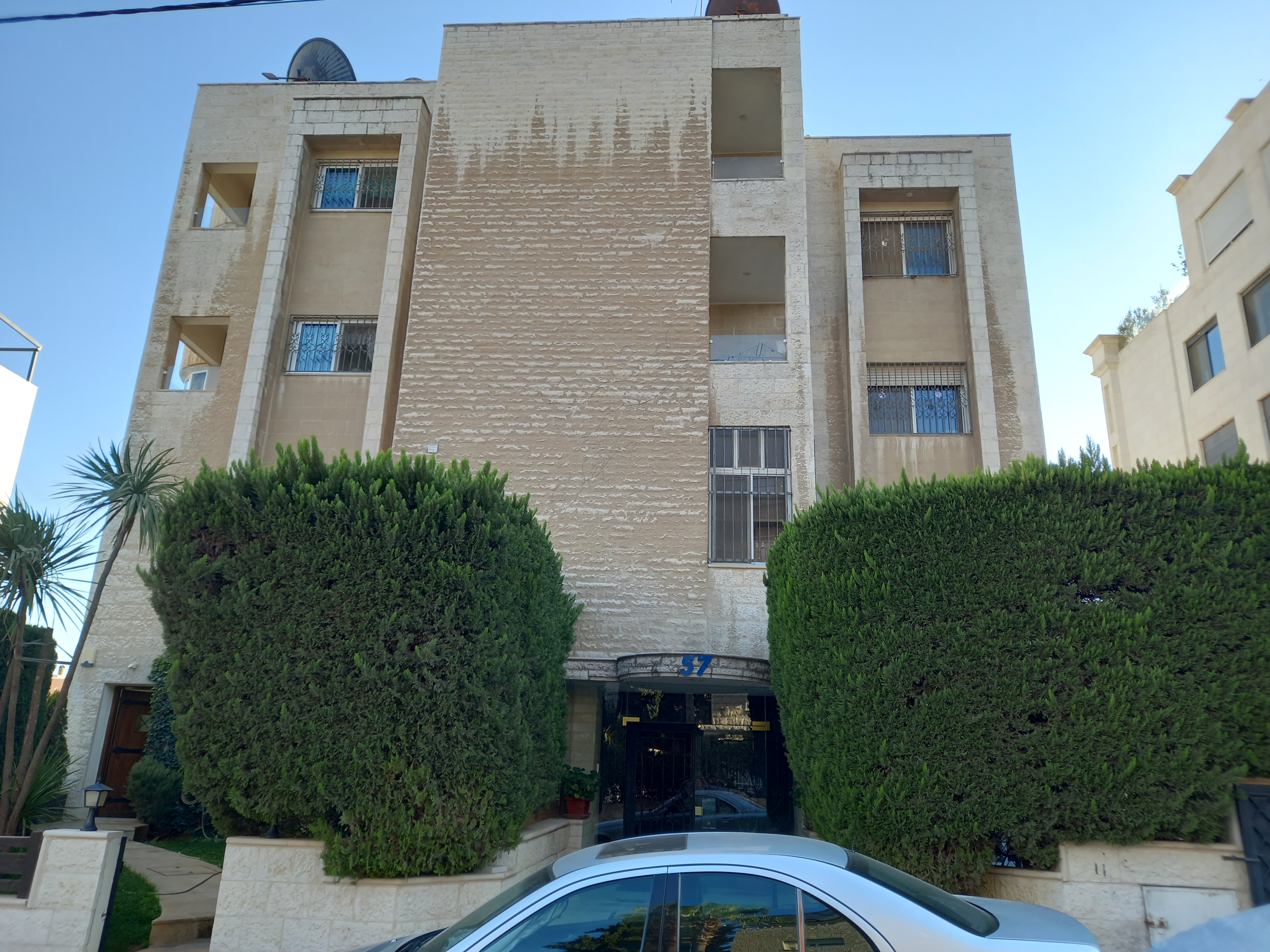 Ground floor apartment available for rent in  Dair Ghbar.