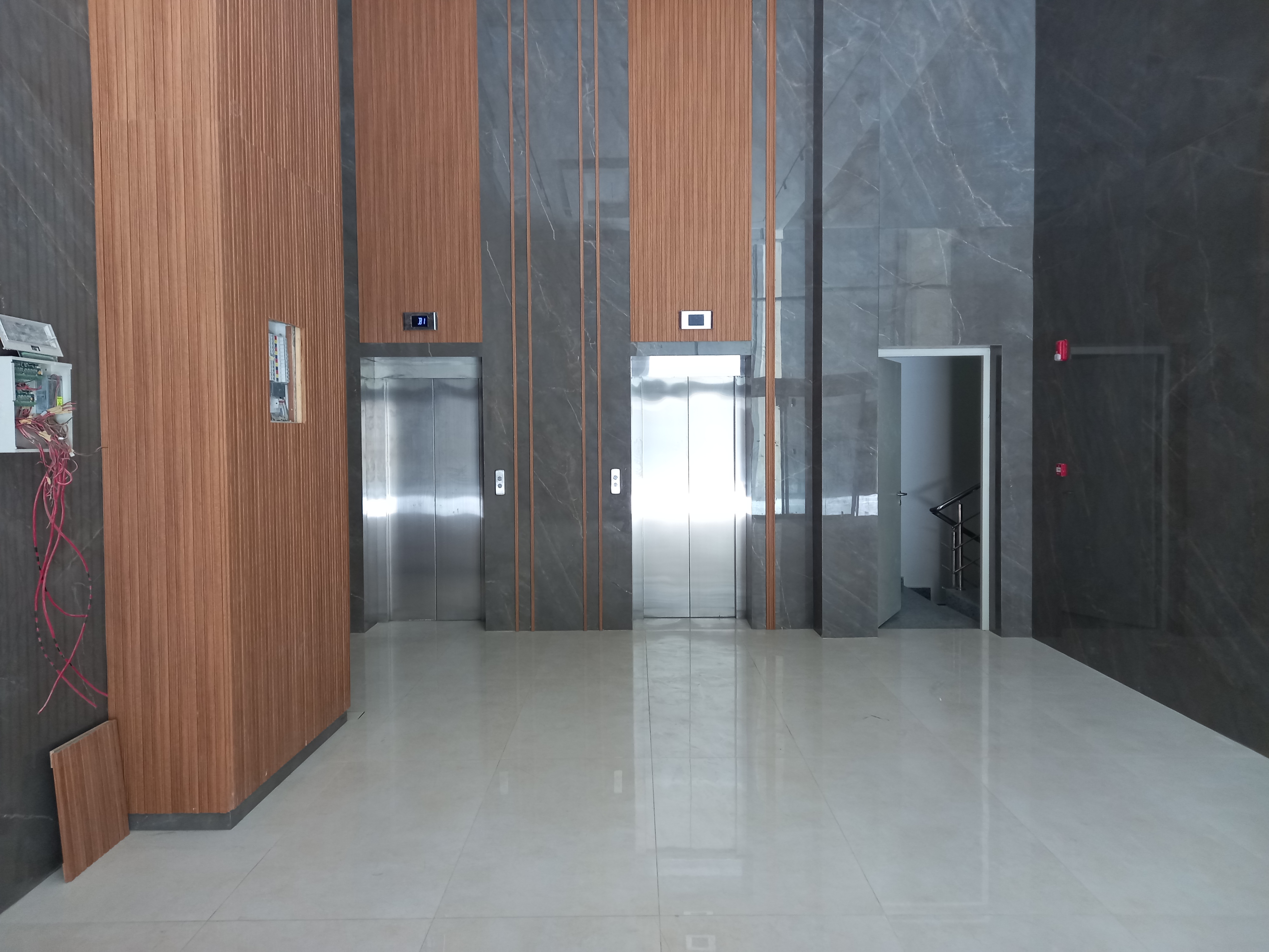 Luxury Offices Under Finishing, Available for Rent in Deir Ghbar - Property Image 8