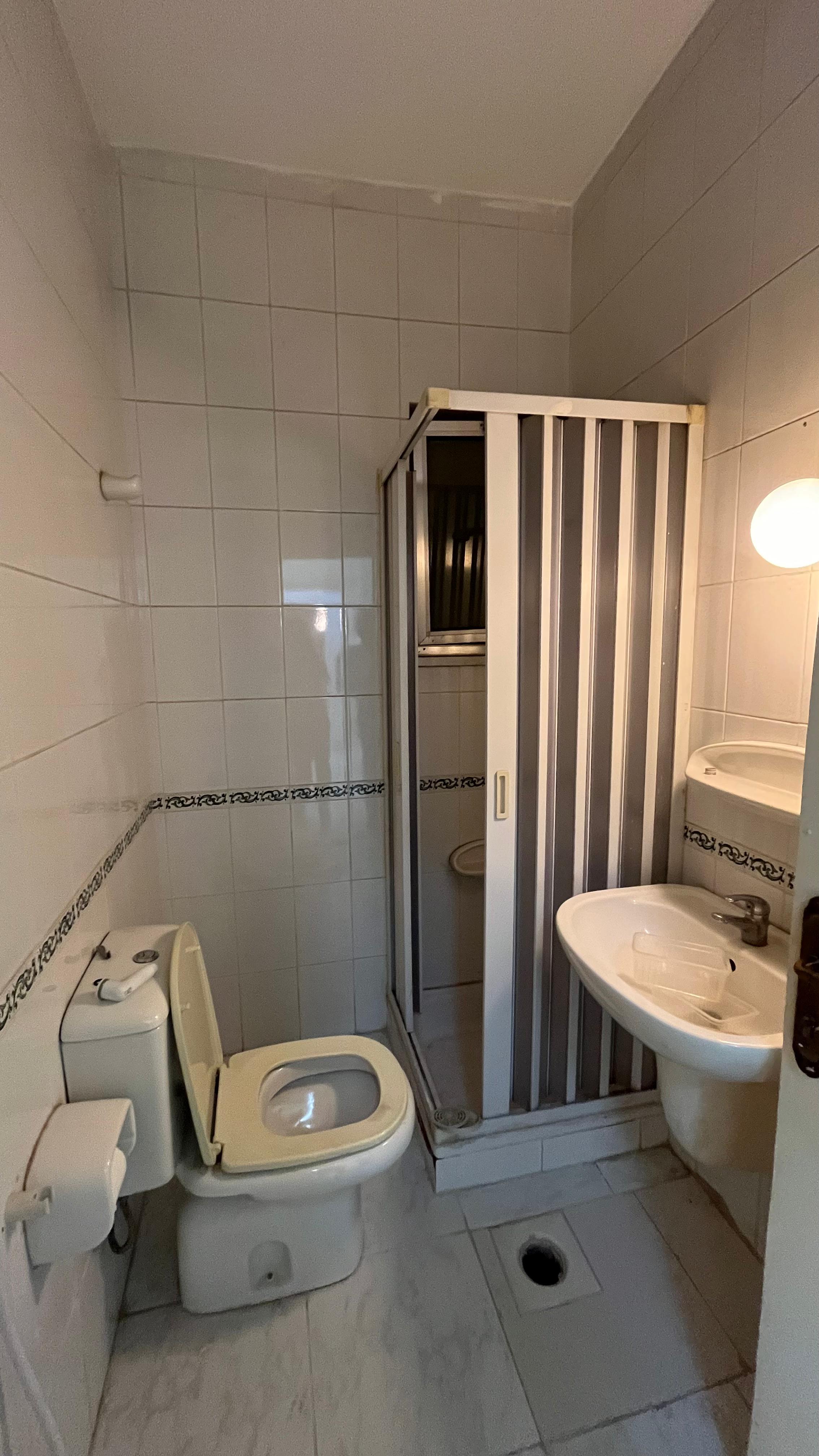 A well-located apartment in a lively area of Shmeisani, available for rent. - Property Image 8