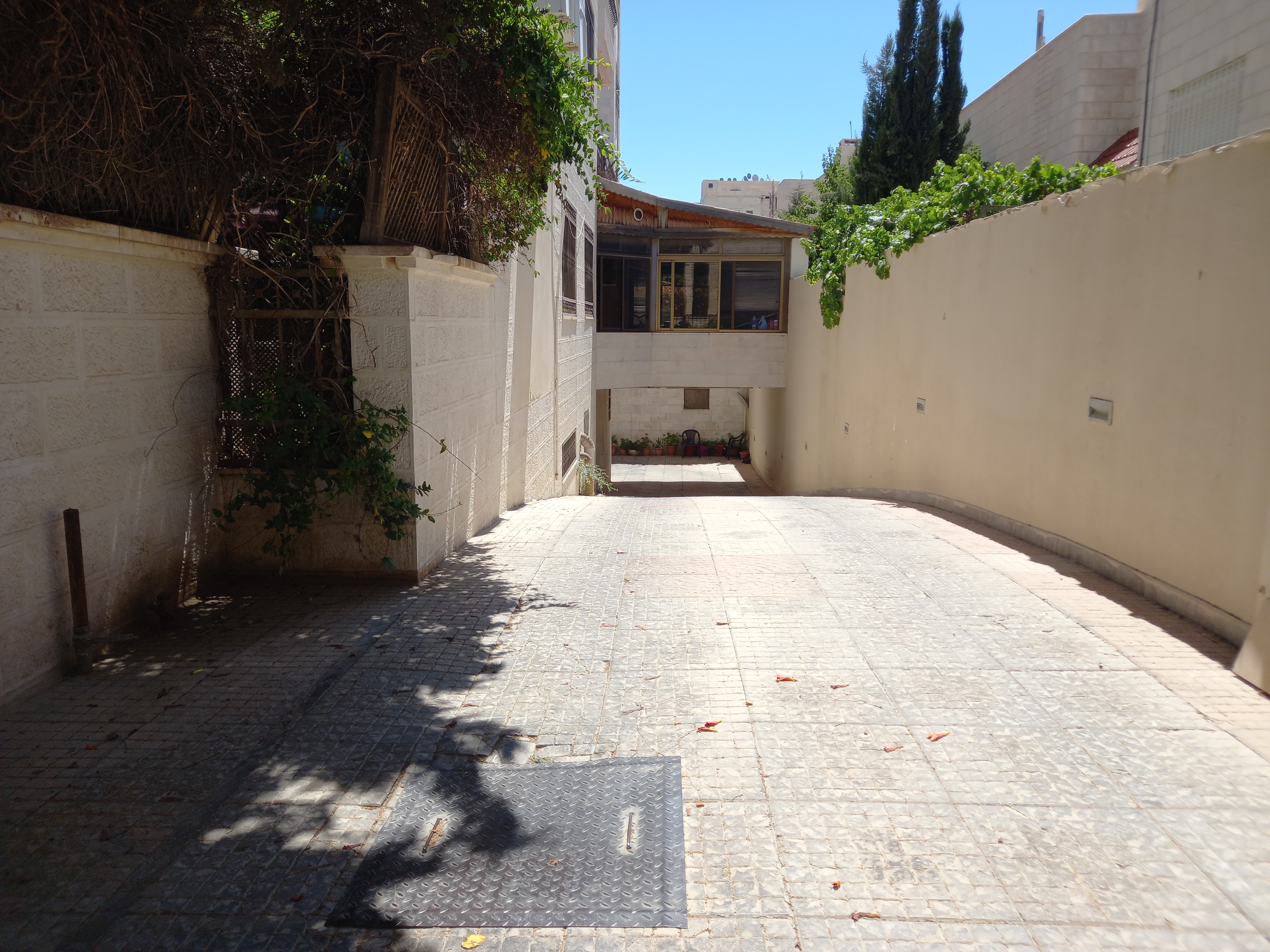 Full-Floor Apartment for Rent – Between Deir Ghbar and Swaifiyeh. - Property Image 2