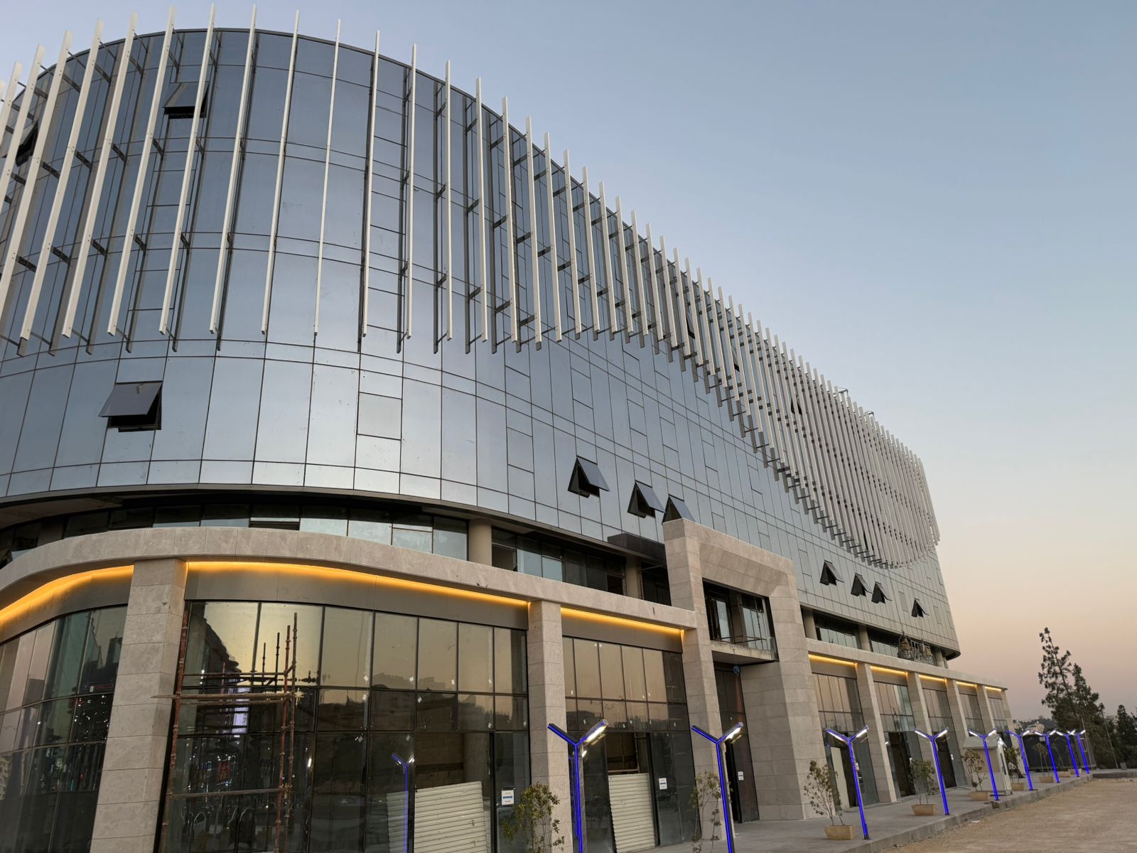 Premium commercial offices for rent in a strategic location on Airport Road. - Rent in Amman