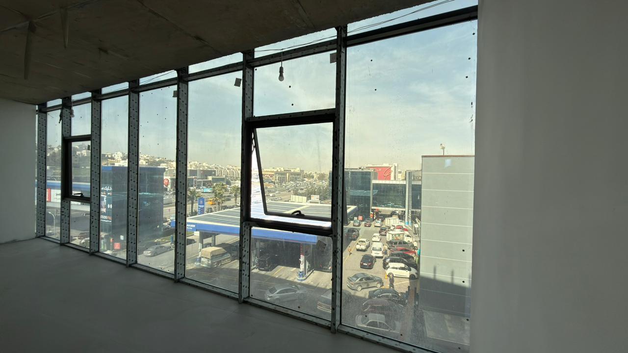 Premium commercial offices for rent in a strategic location on Airport Road. - Property Image 4