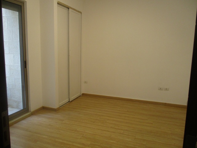  ground apartment with garden in Jabal Amman for rent    - Property Image 16