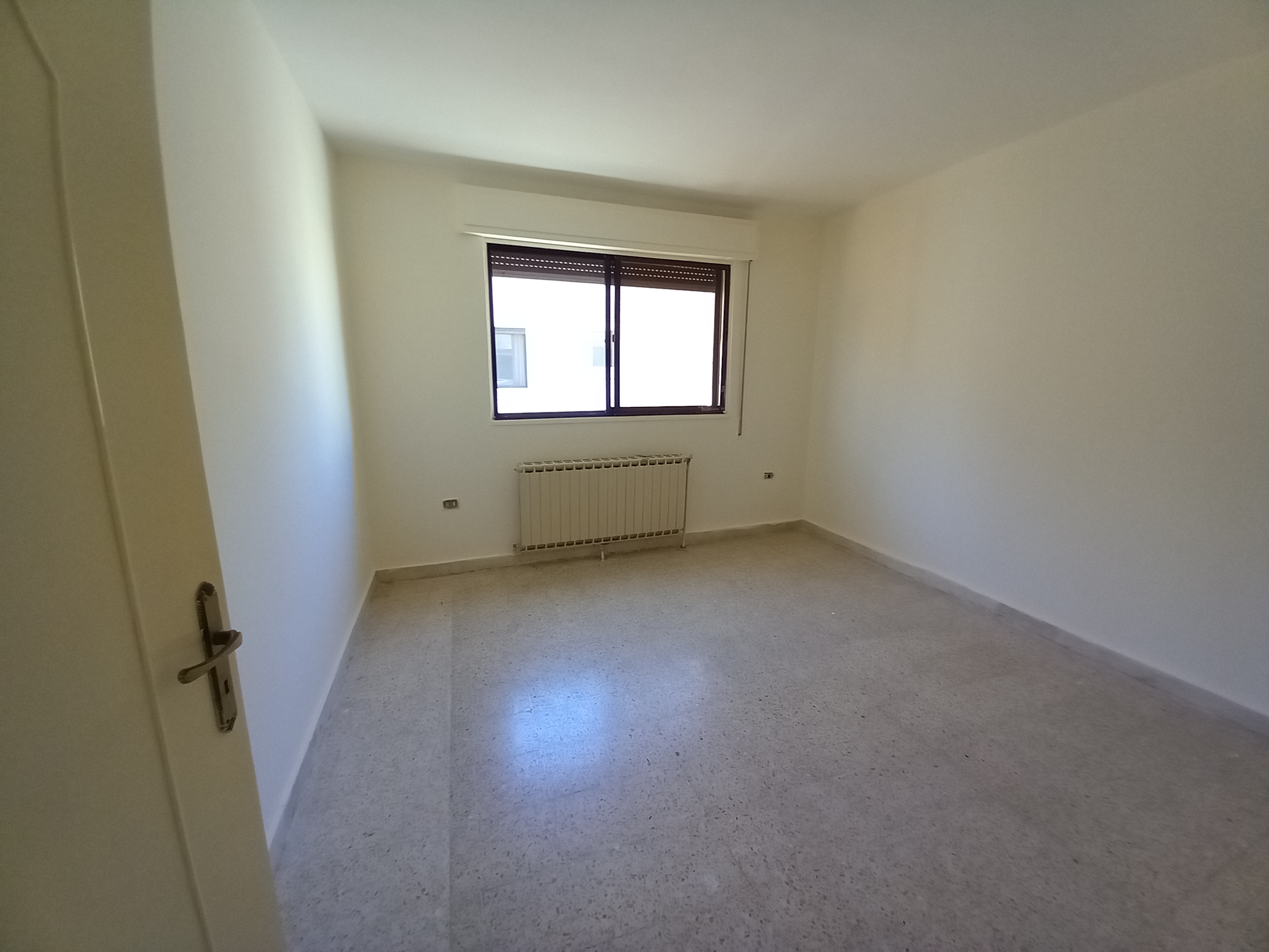 Apartment for Sale in Um Uthaina at a Special Price  - Property Image 4