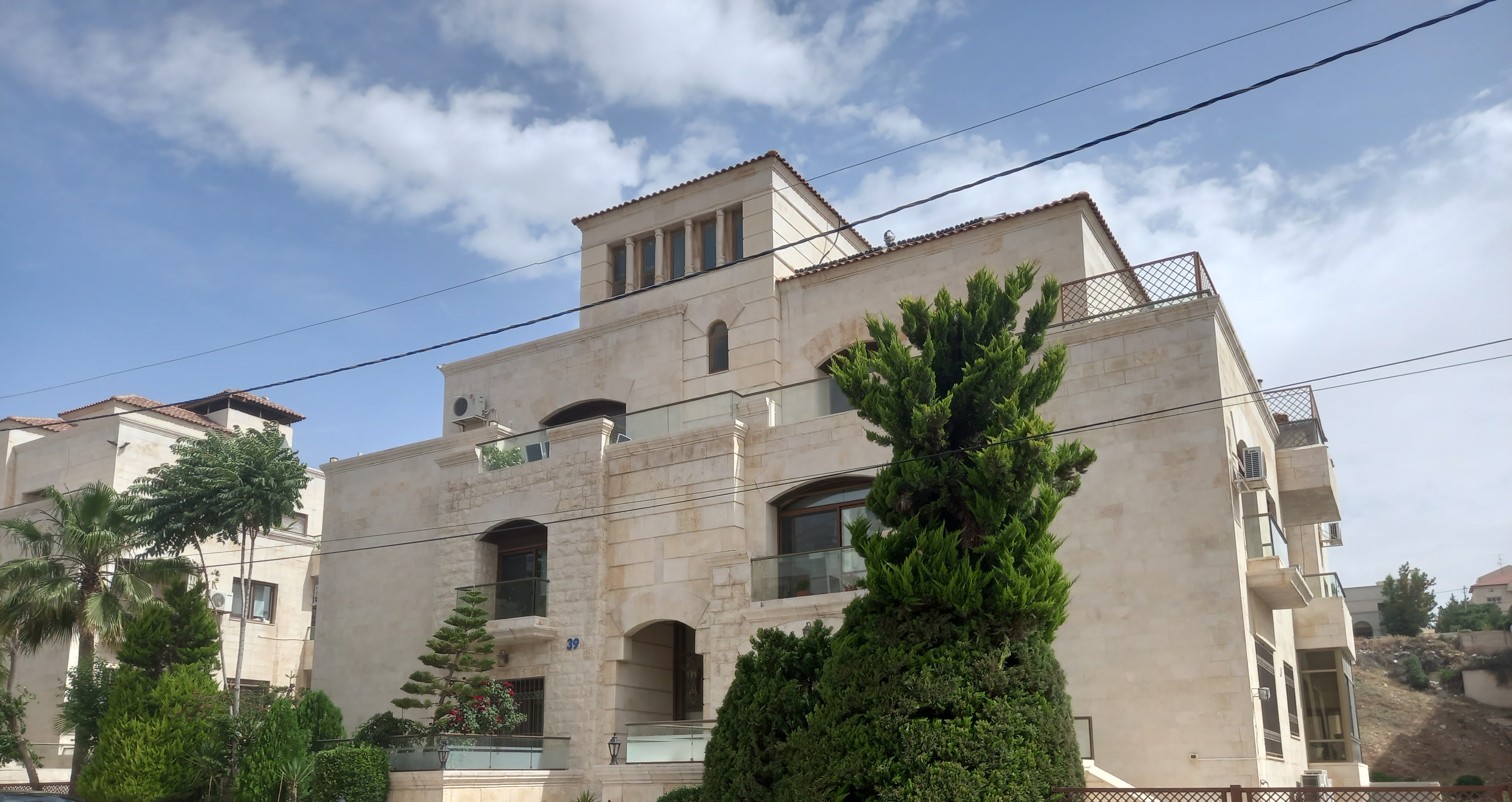  Apartment with roof in Abdoun  for sale 