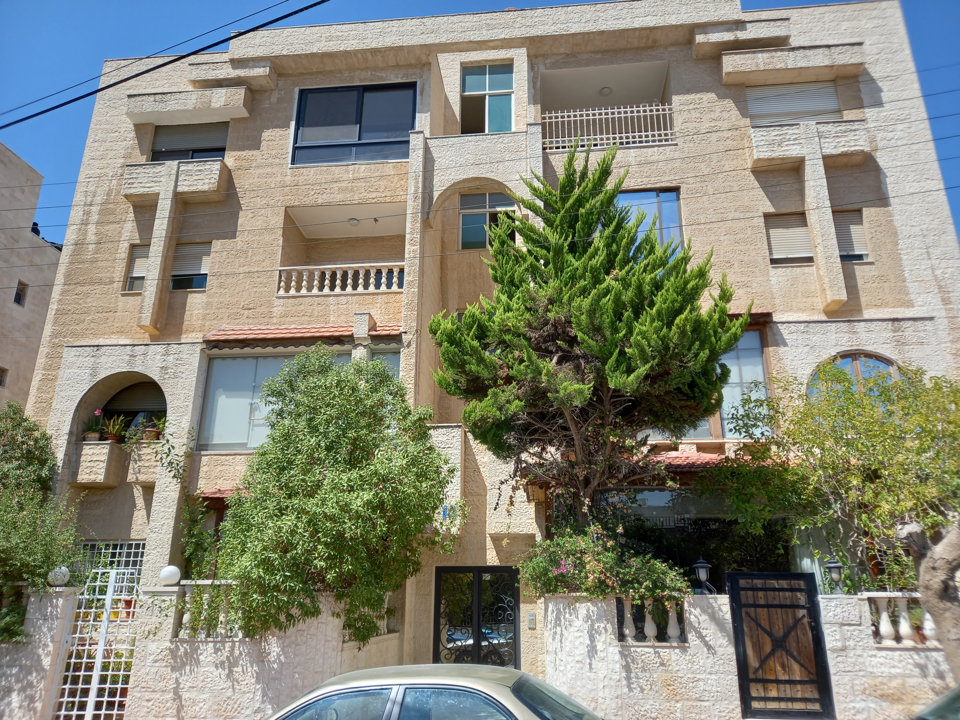  Furnished Ground-Floor Available For Rent in Jabal Amman / 5th Circle. 
