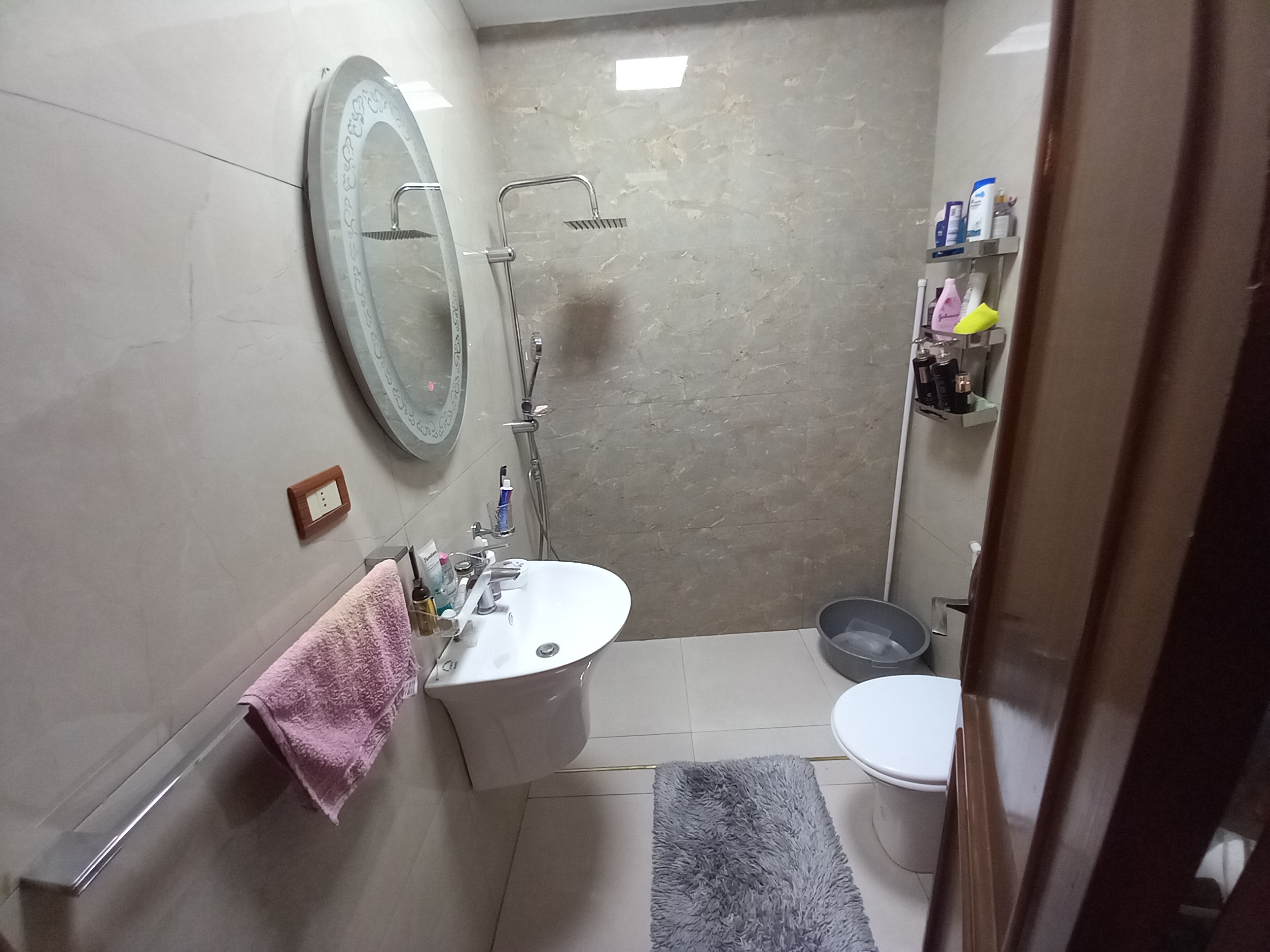 An apartment for sale in a prime, lively location in Dair Ghbar. - Property Image 8