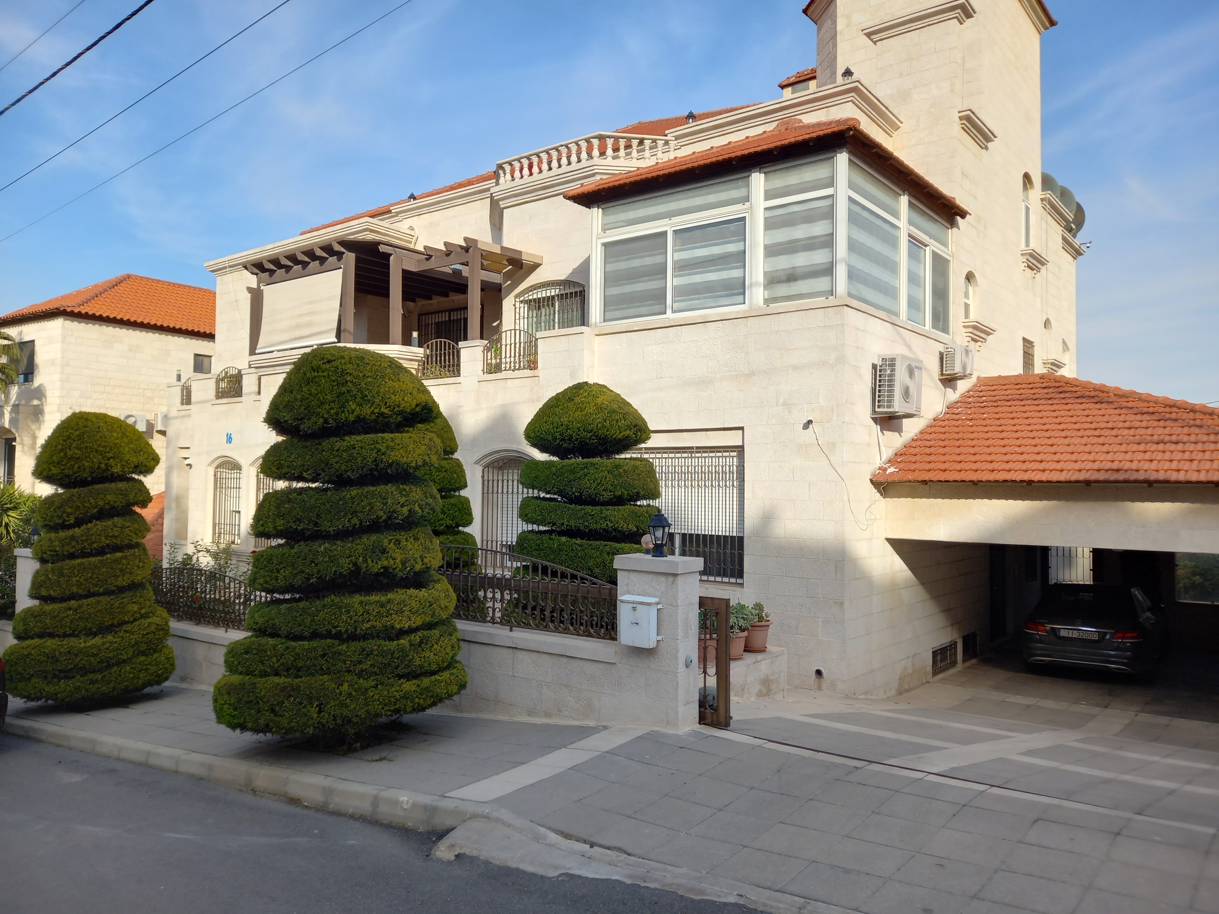 Semi villa  in Abdoun for sale