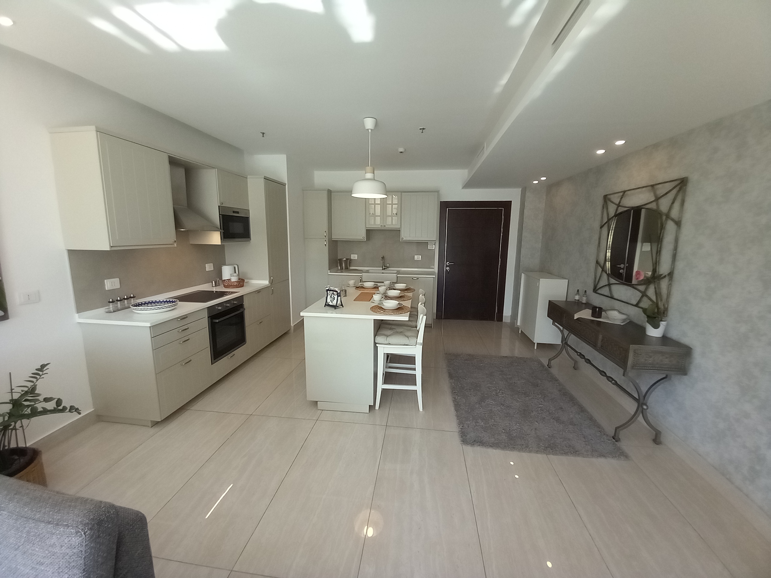 A very luxurious apartment in a prime location in Abdoun, available for rent. - Property Image 2