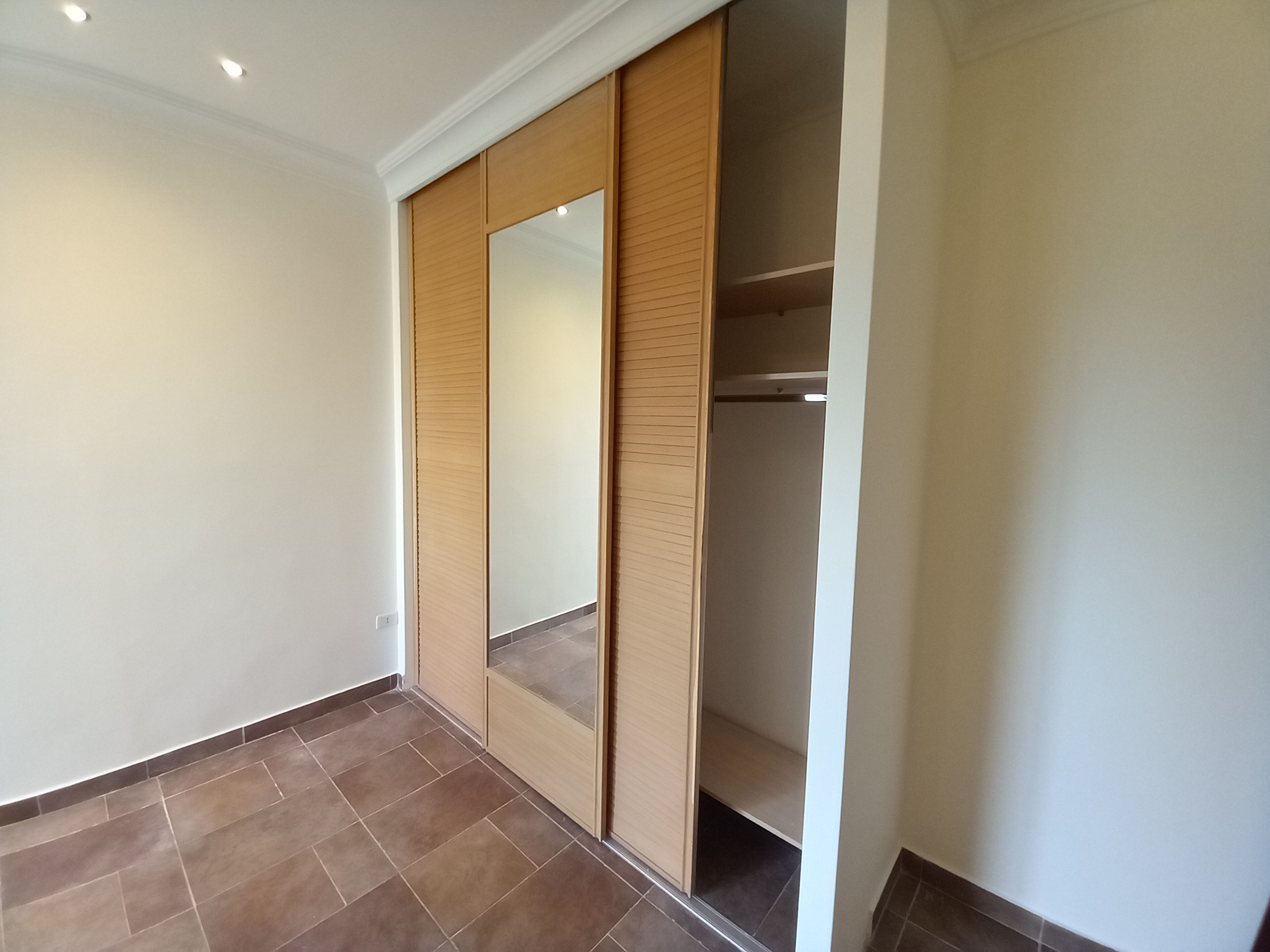 Duplex apartment for sale in a prime location in Jabal Amman. - Property Image 10