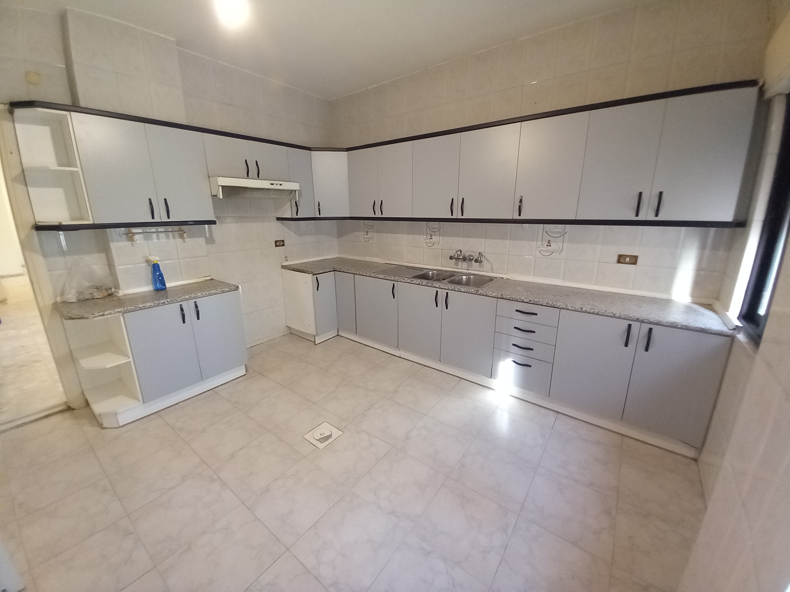 Apartment available for sale at an attractive price in Um Uthaina. - Property Image 5