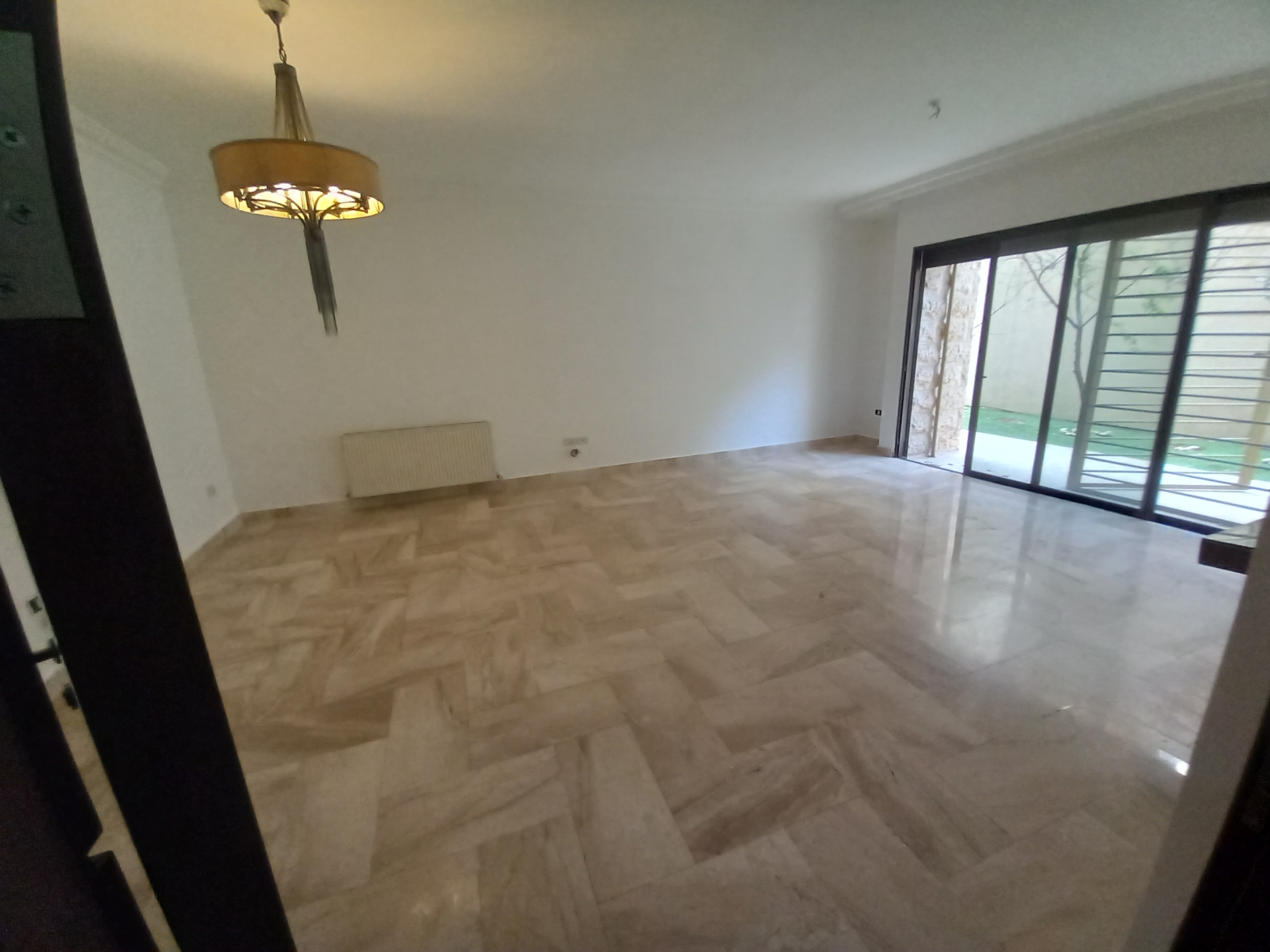 Apartment for sale in a prime location in Al-Shmeisani at a very attractive price. - Property Image 2