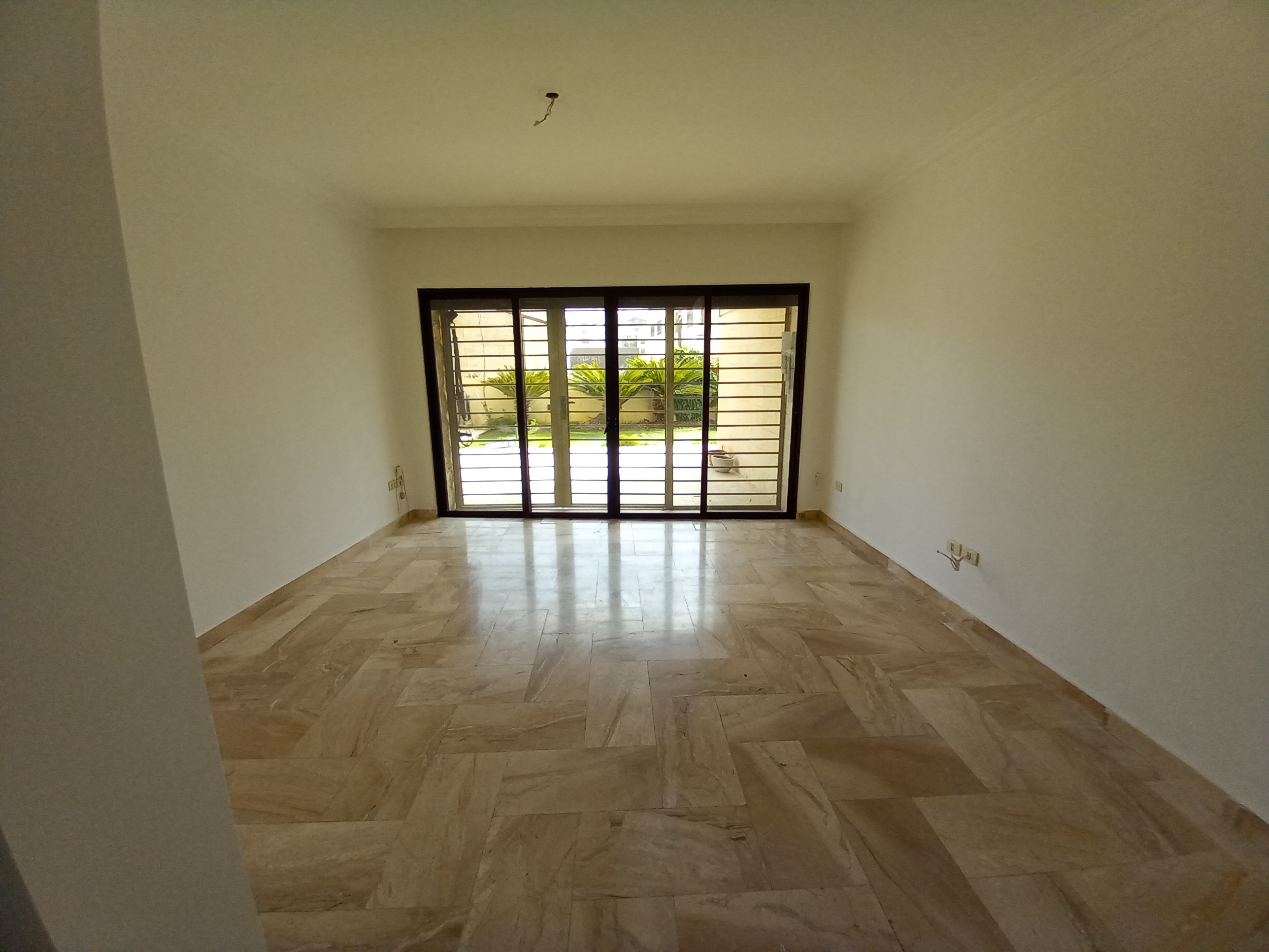 Apartment for sale in a prime location in Al-Shmeisani at a very attractive price. - Property Image 5