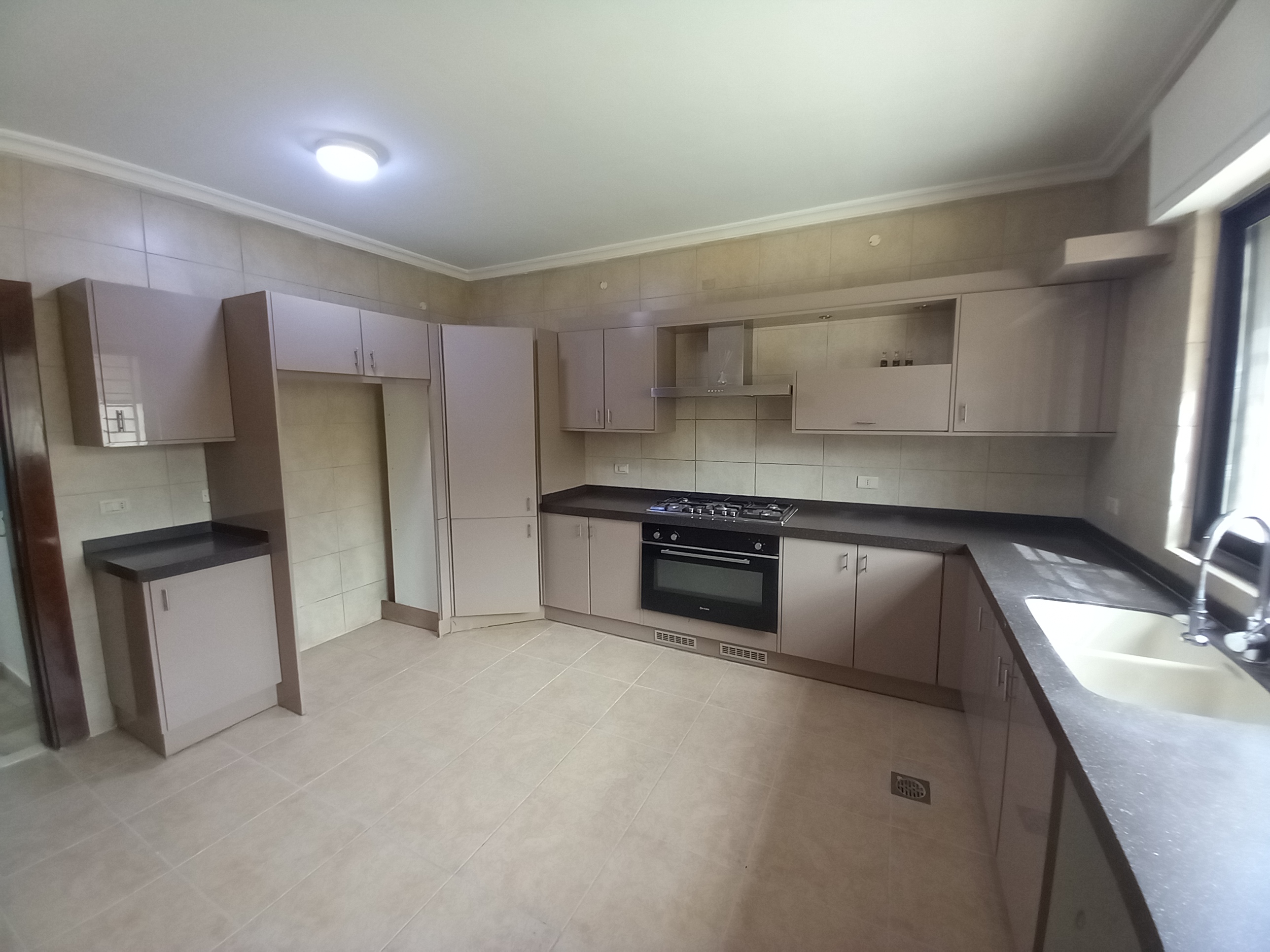 Apartment for sale in a prime location in Al-Shmeisani at a very attractive price. - Property Image 7